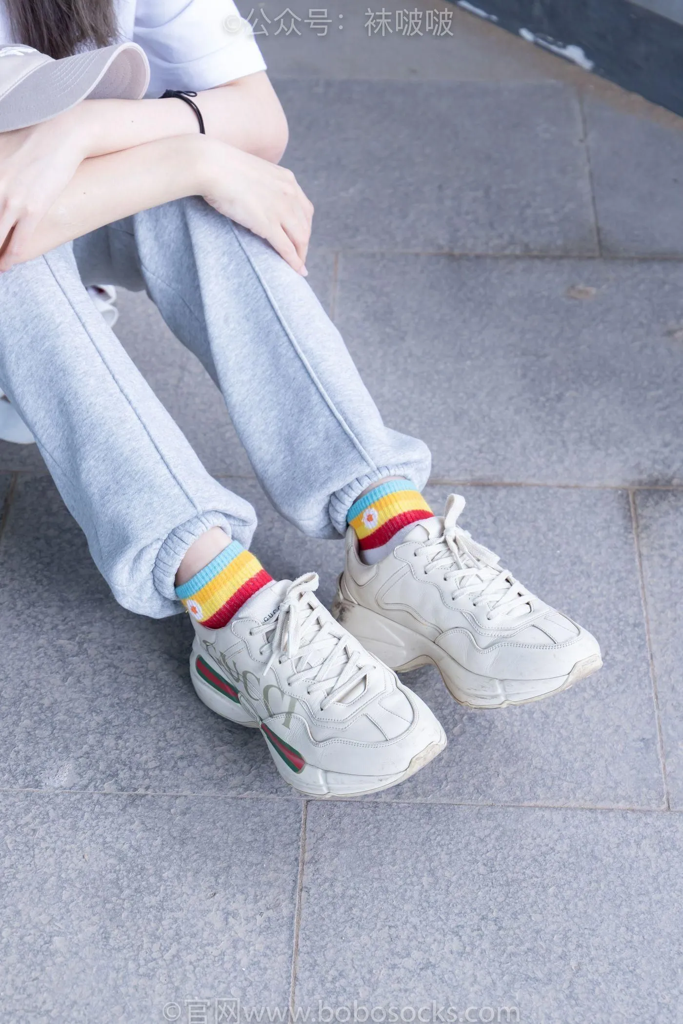[BoBoSocks袜啵啵]NO.012 泡芙-运动鞋、白棉袜、裸足 [132P]插图2